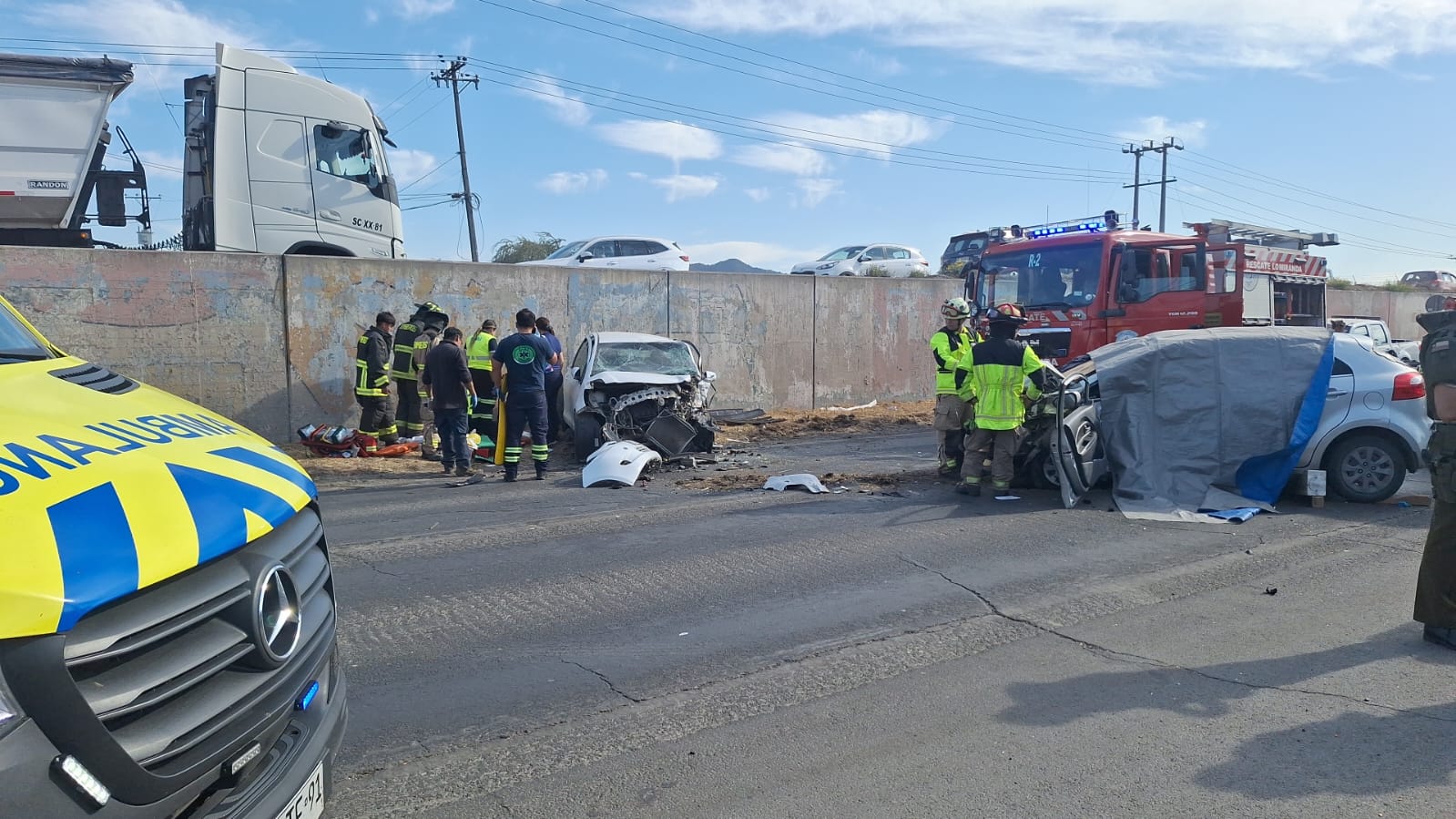 Colisión frontal en Lo Miranda dejó un fallecido.